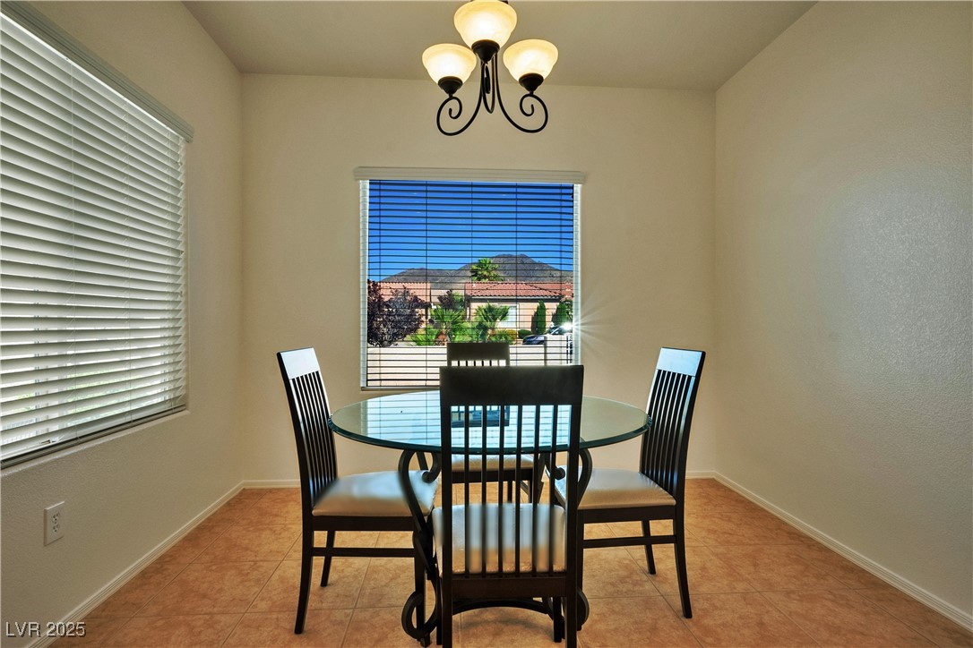 2127 Sawtooth Mountain Drive Property Photo 5