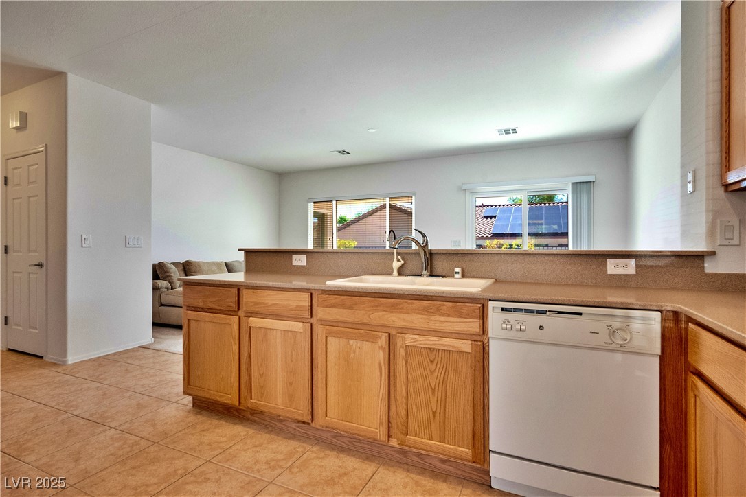 2127 Sawtooth Mountain Drive Property Photo 6