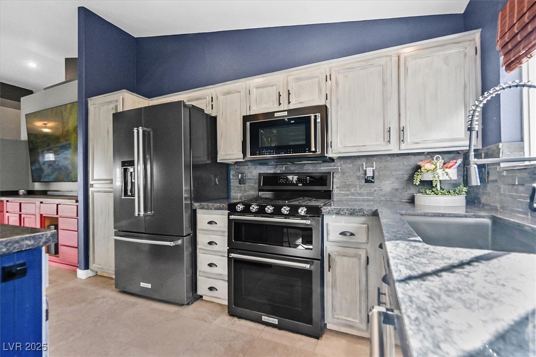 3757 Grand Viewpoint Court Property Photo 12