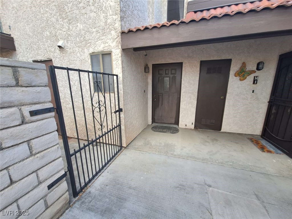 671 Bourbon Street H2 Property Photo 2