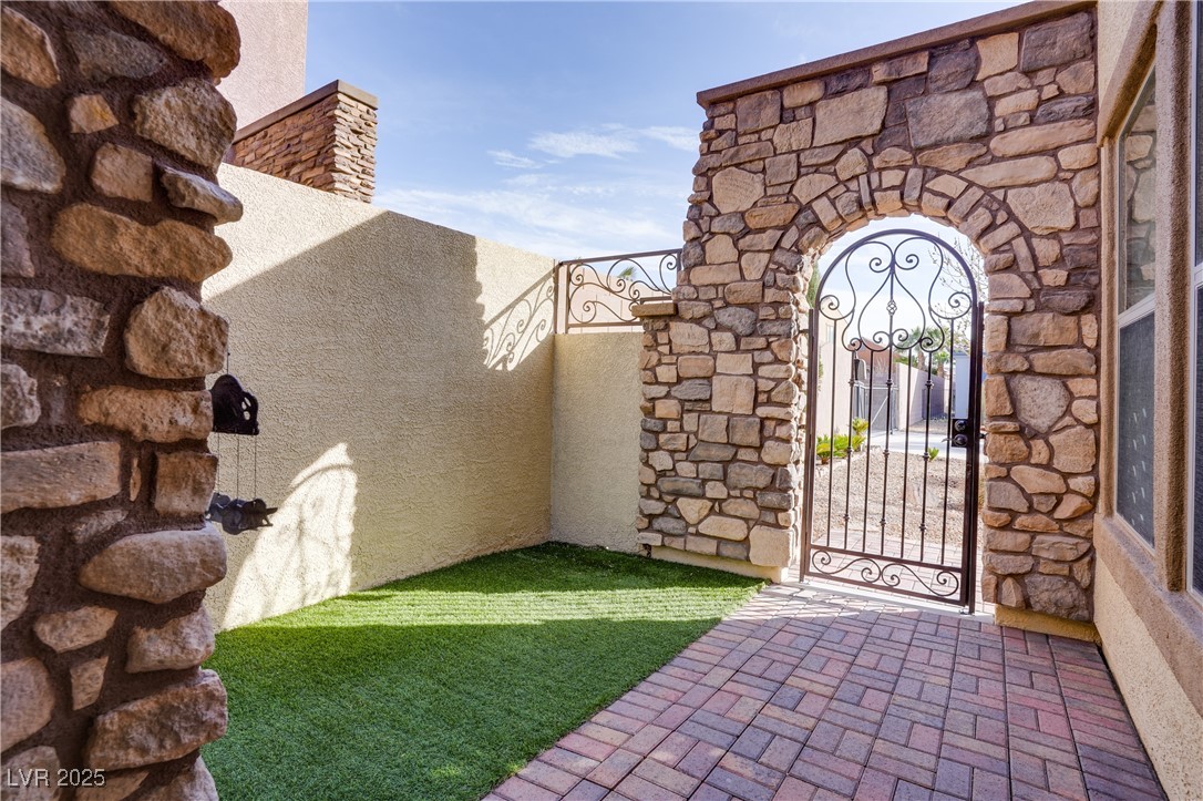 500 Via Stretto Avenue Property Photo 3