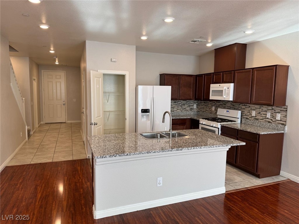 5327 Lazy Breeze Avenue Property Photo 3