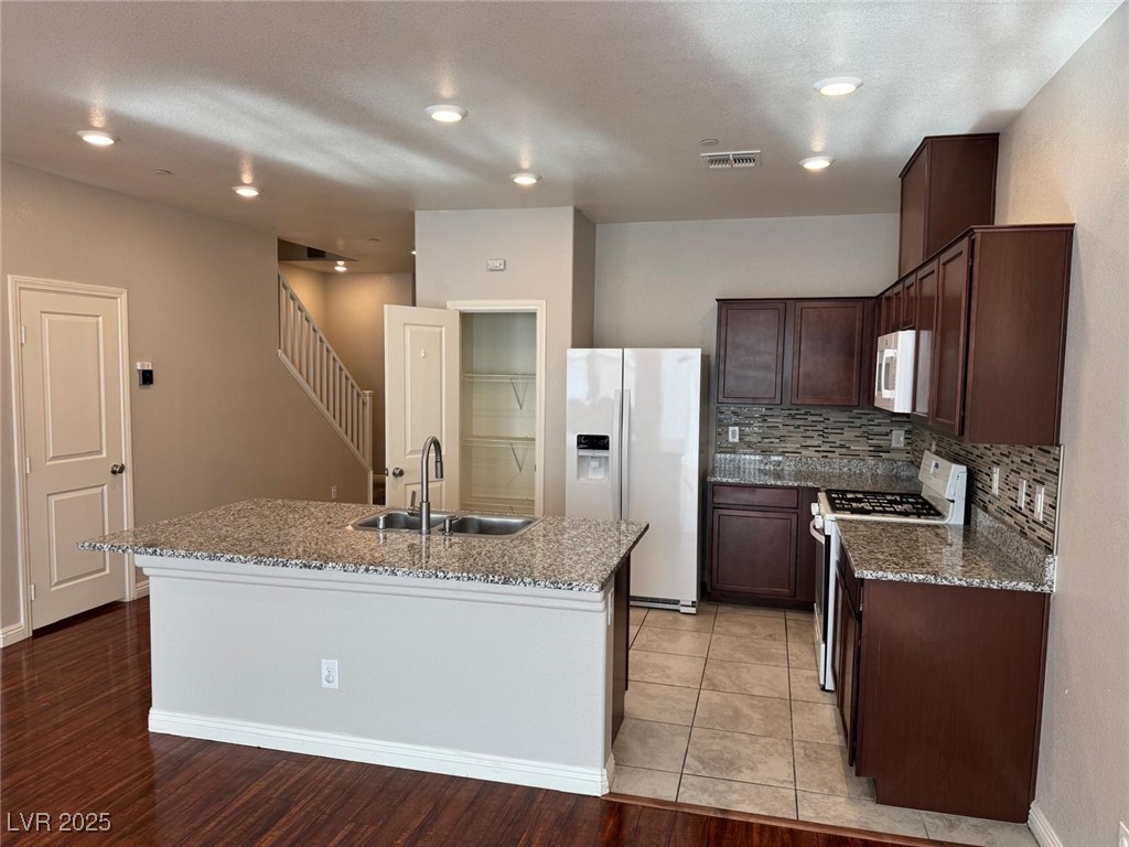 5327 Lazy Breeze Avenue Property Photo 4