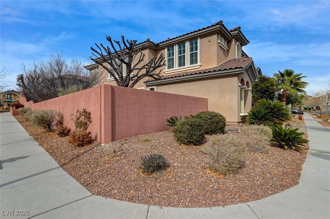 1381 Robard Street Property Photo 5