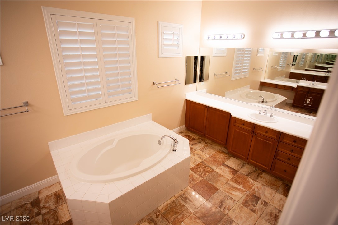 9408 Forest Edge Avenue Property Photo 28