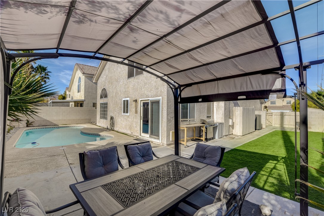 7301 Casa Solar Court Property Photo 2