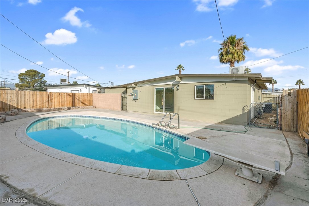 2801 Emmons Avenue Property Photo 5