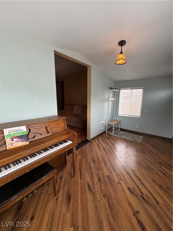 1085 Lyons Avenue Property Photo 3