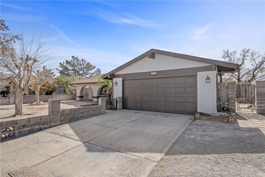 1841 Golden Shadow Drive Property Photo 32