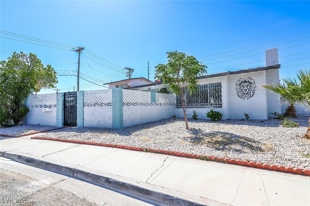 1521 Sombrero Drive Property Photo 3