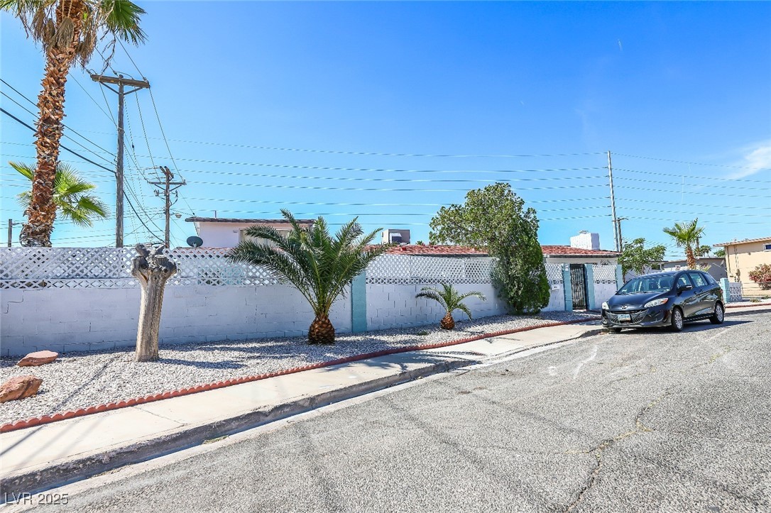 1521 Sombrero Drive Property Photo 4