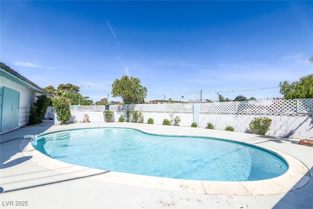 1521 Sombrero Drive Property Photo 5