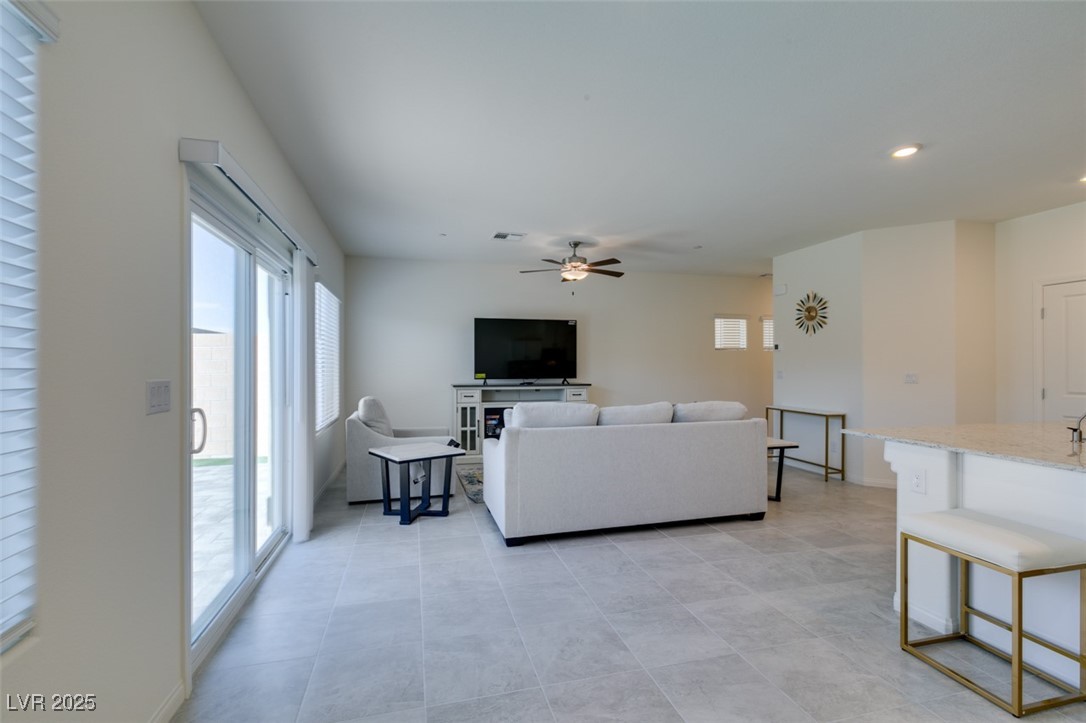 7107 Alabaster Peak Street Property Photo 18
