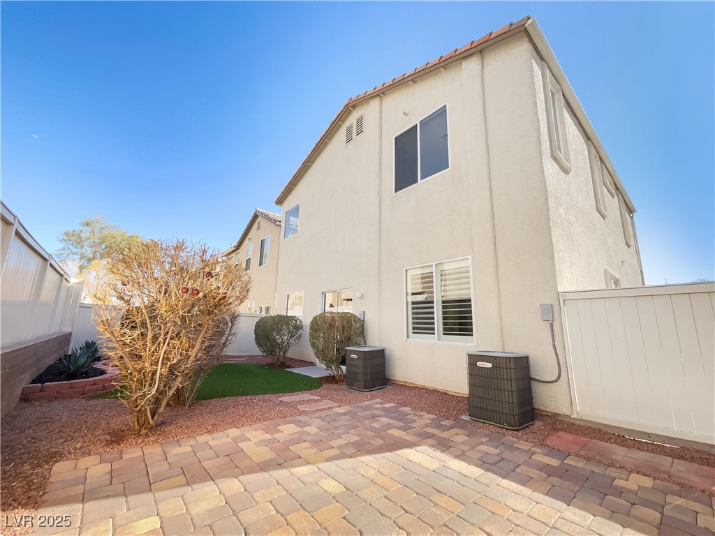 8452 Viansa Loma Avenue Property Photo 8