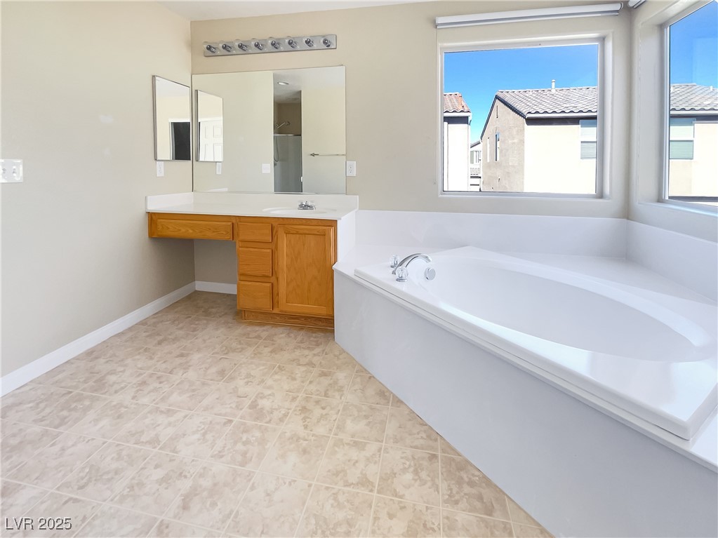 8452 Viansa Loma Avenue Property Photo 14