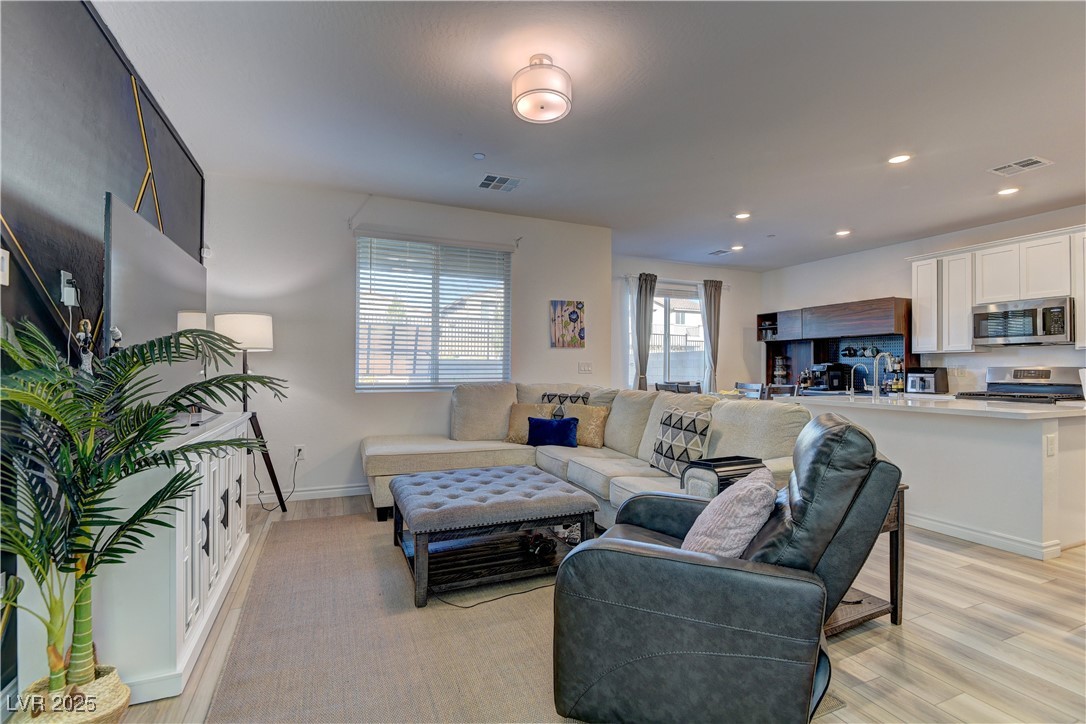 8827 Roadrunner Ravine Street Property Photo 2