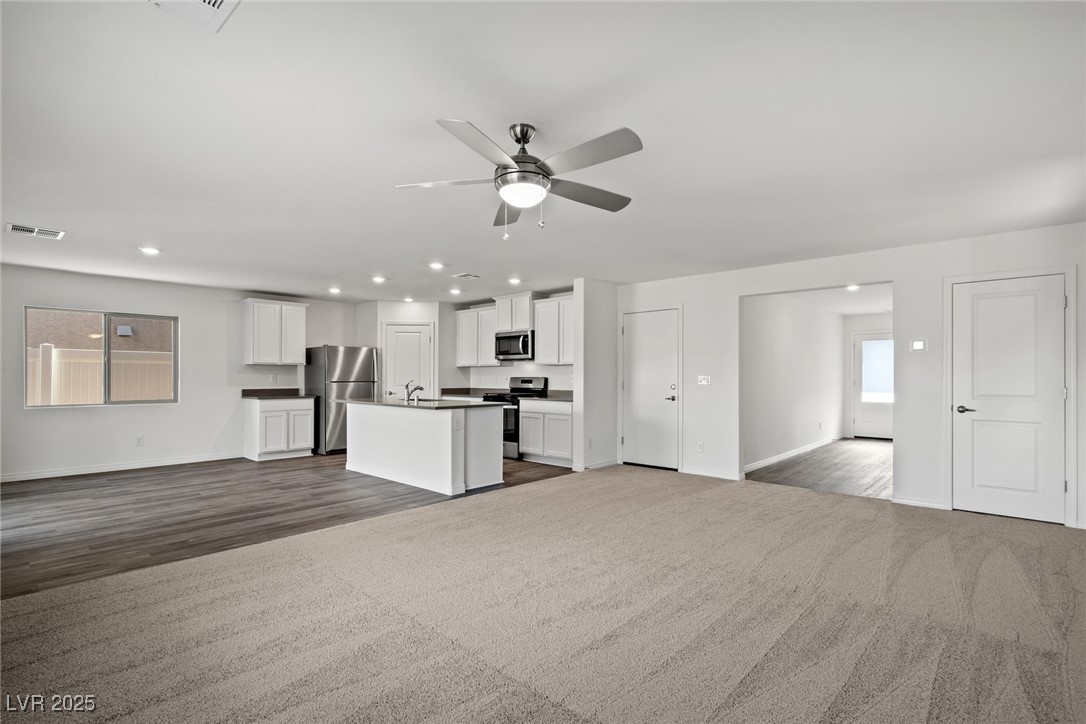4223 Gold Desert Street Property Photo 2