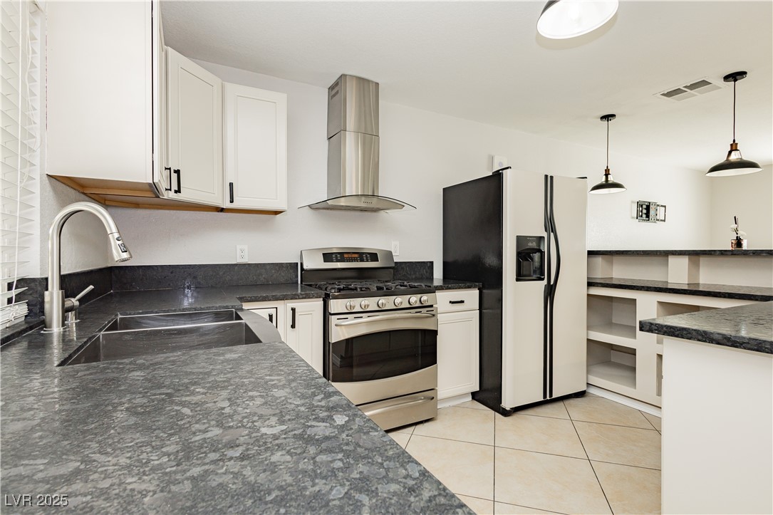 4666 Amberwood Lane Property Photo 14