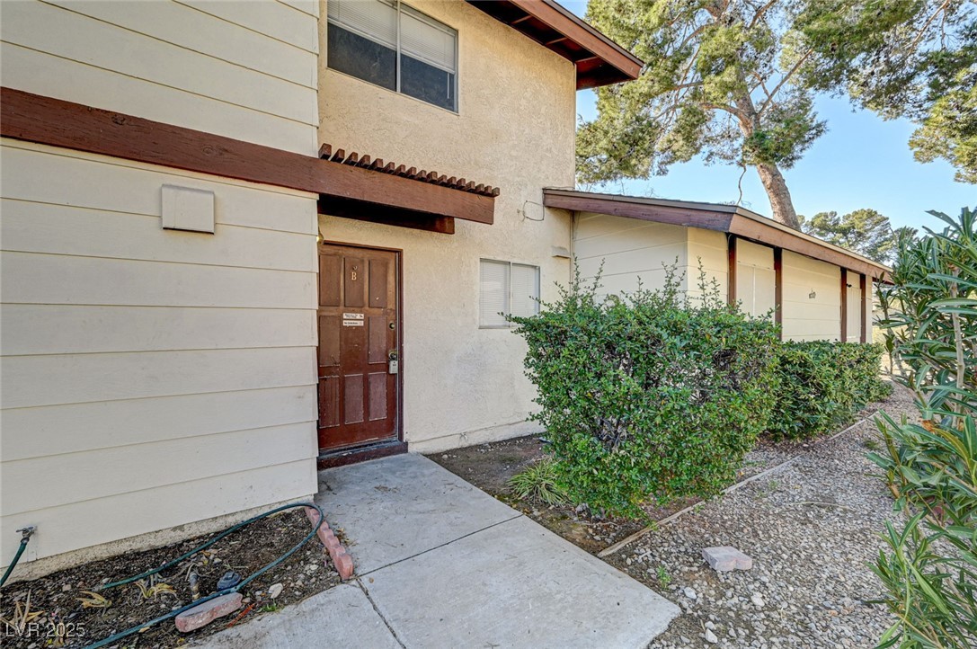 2333 Wooster Circle B Property Photo 3