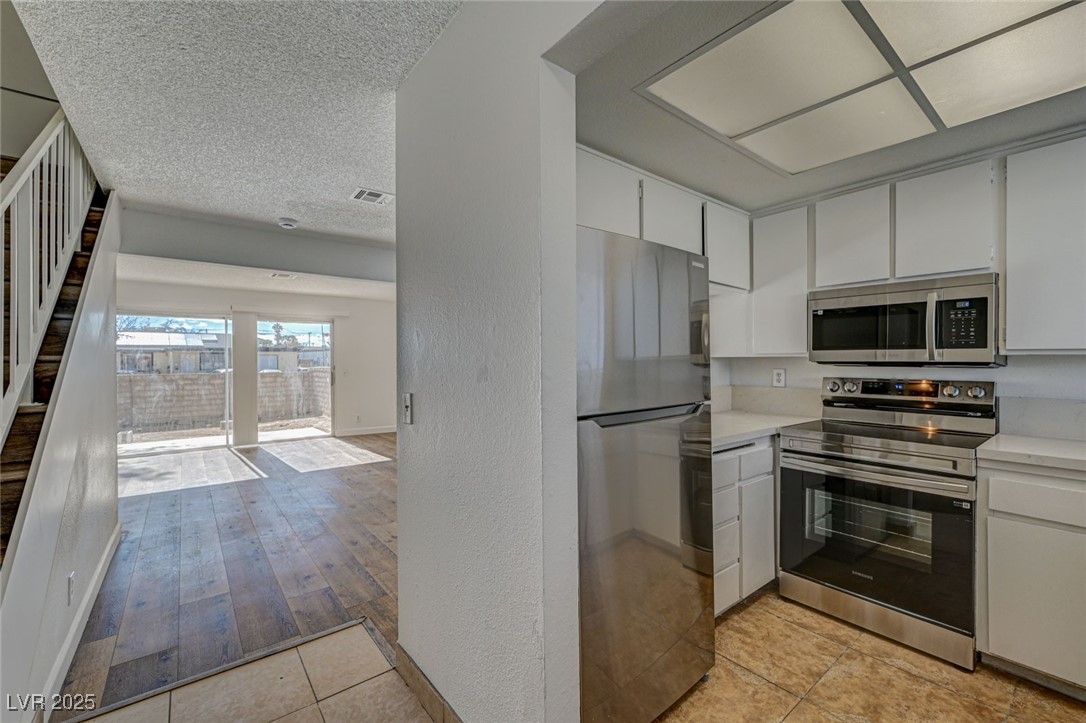 2333 Wooster Circle B Property Photo 6