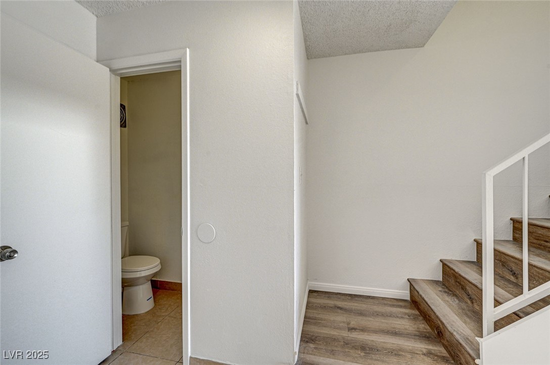 2333 Wooster Circle B Property Photo 24