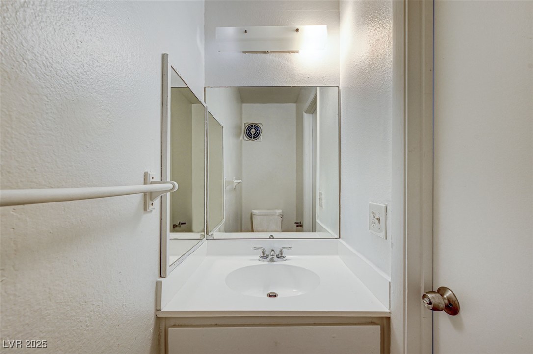 2333 Wooster Circle B Property Photo 25