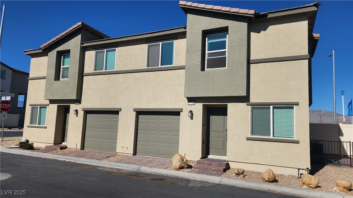 2734 Champagne Gold Avenue Property Photo 2