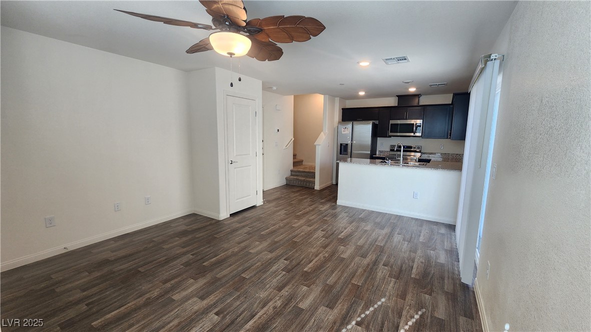 2734 Champagne Gold Avenue Property Photo 4