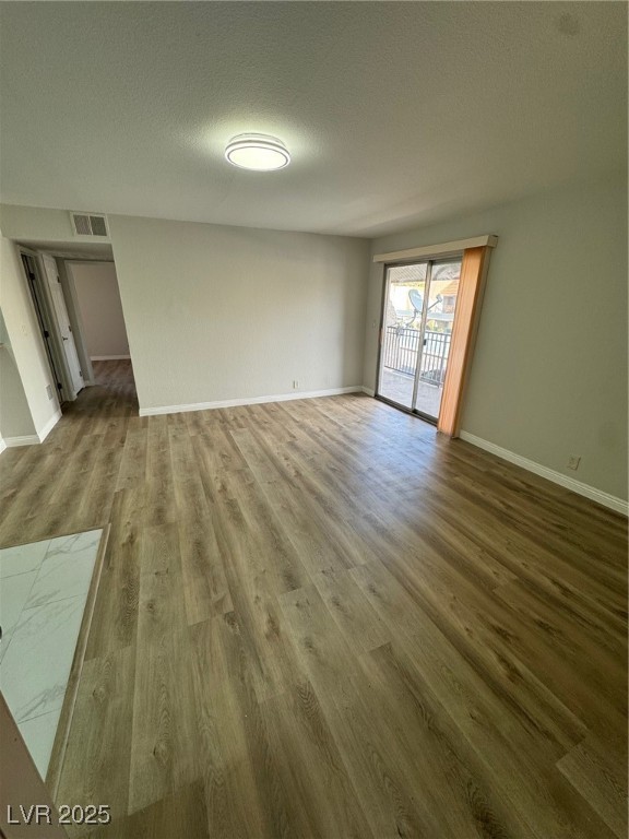 5241 River Glen Drive 184 Property Photo 4