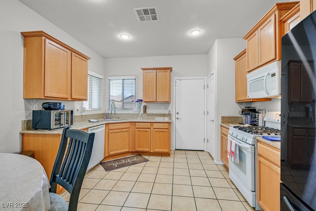 6144 Corbin Avenue Property Photo 9