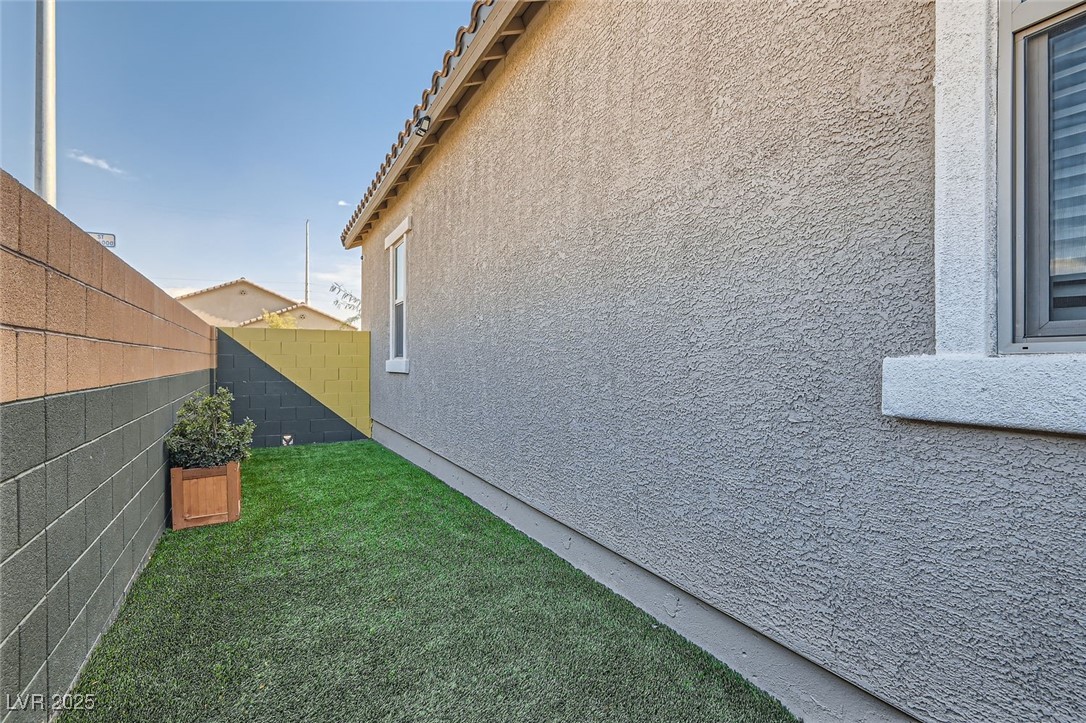 6033 Bugsy Street Property Photo 33