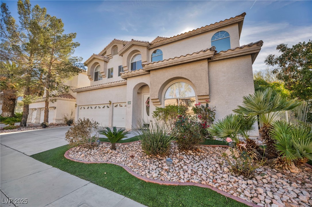 2107 Eaglepath Circle Property Photo 1