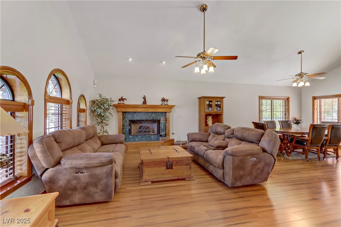 4075 East Oquendo Road Property Photo 6