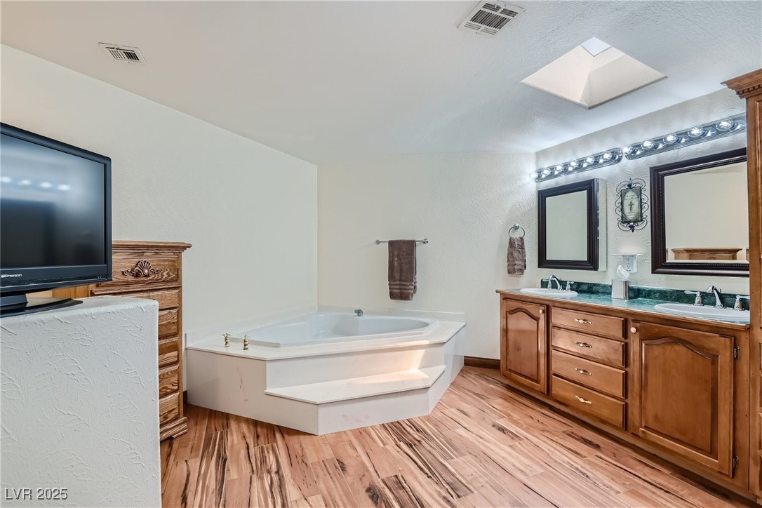 4075 East Oquendo Road Property Photo 19
