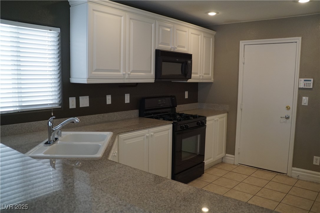 323 Dog Leg Drive Property Photo 9