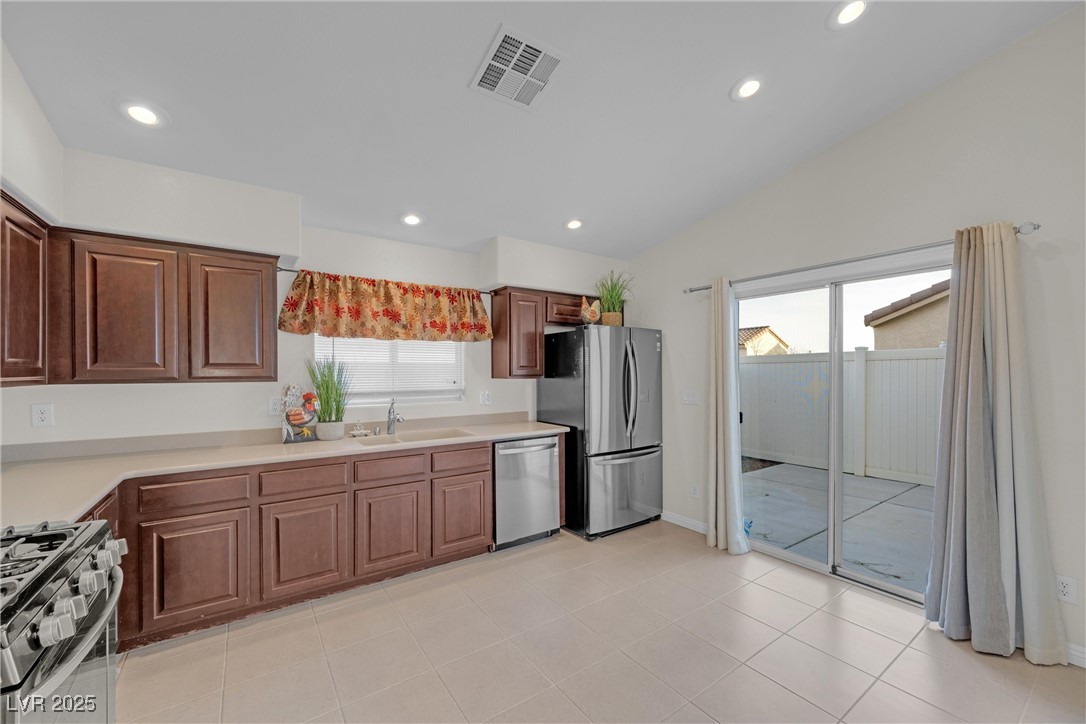 9304 Cranesbill Court Property Photo 7