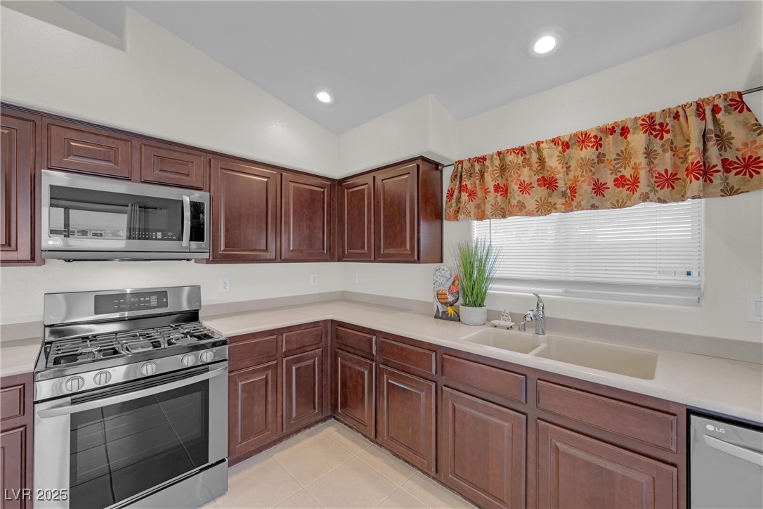 9304 Cranesbill Court Property Photo 8