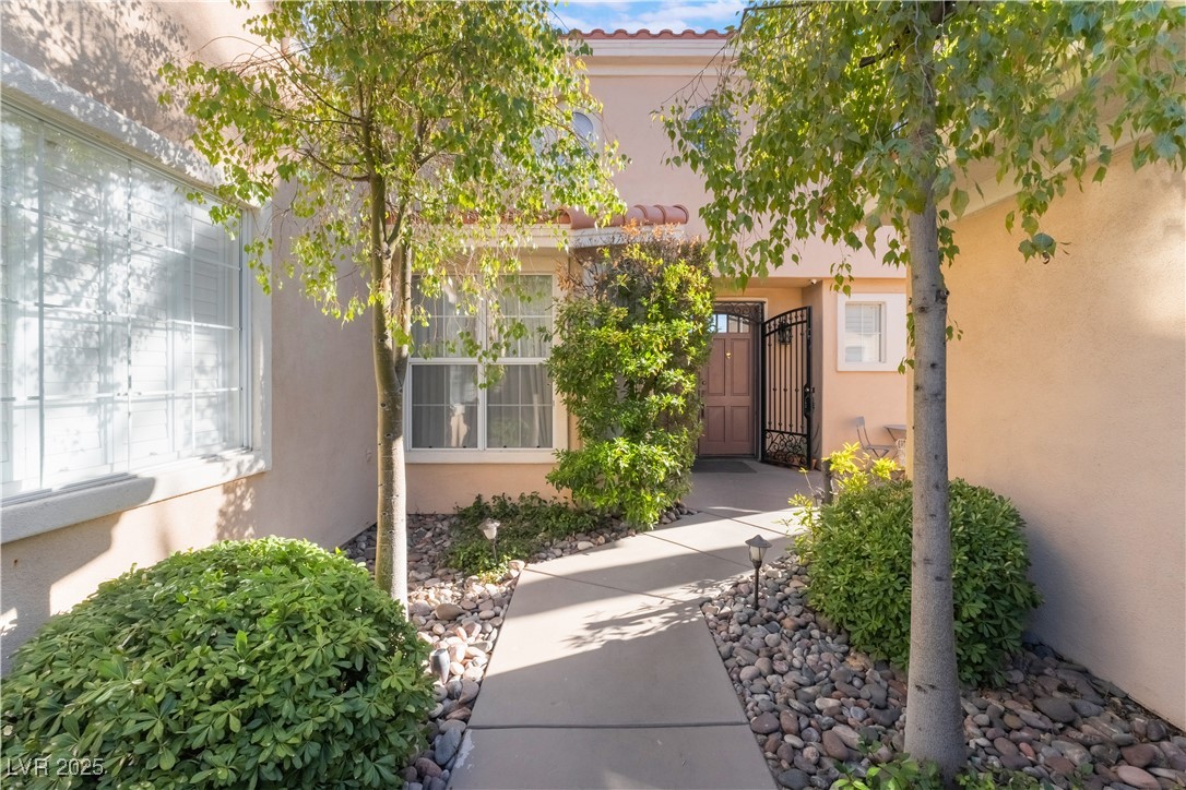 8225 Taos Paseo Avenue Property Photo 4