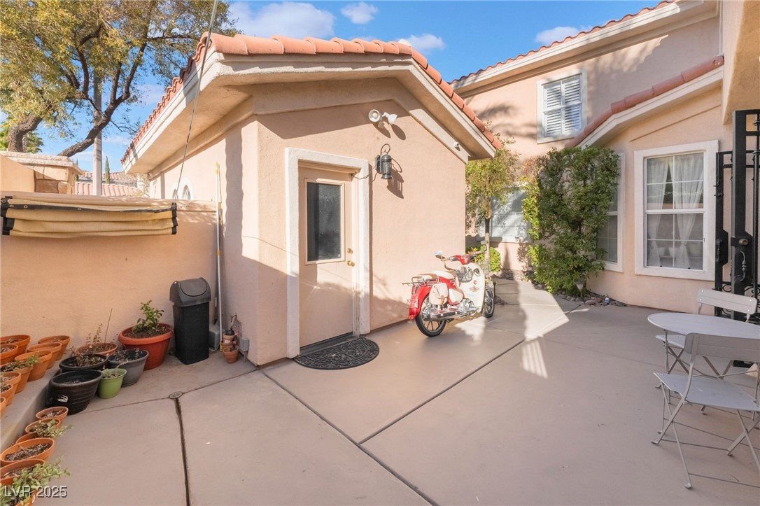 8225 Taos Paseo Avenue Property Photo 5