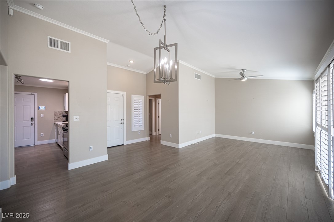 10121 Hemet Drive Property Photo 3