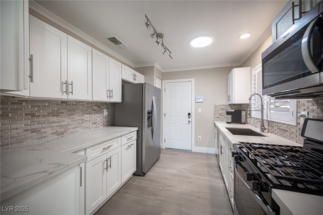 10121 Hemet Drive Property Photo 8