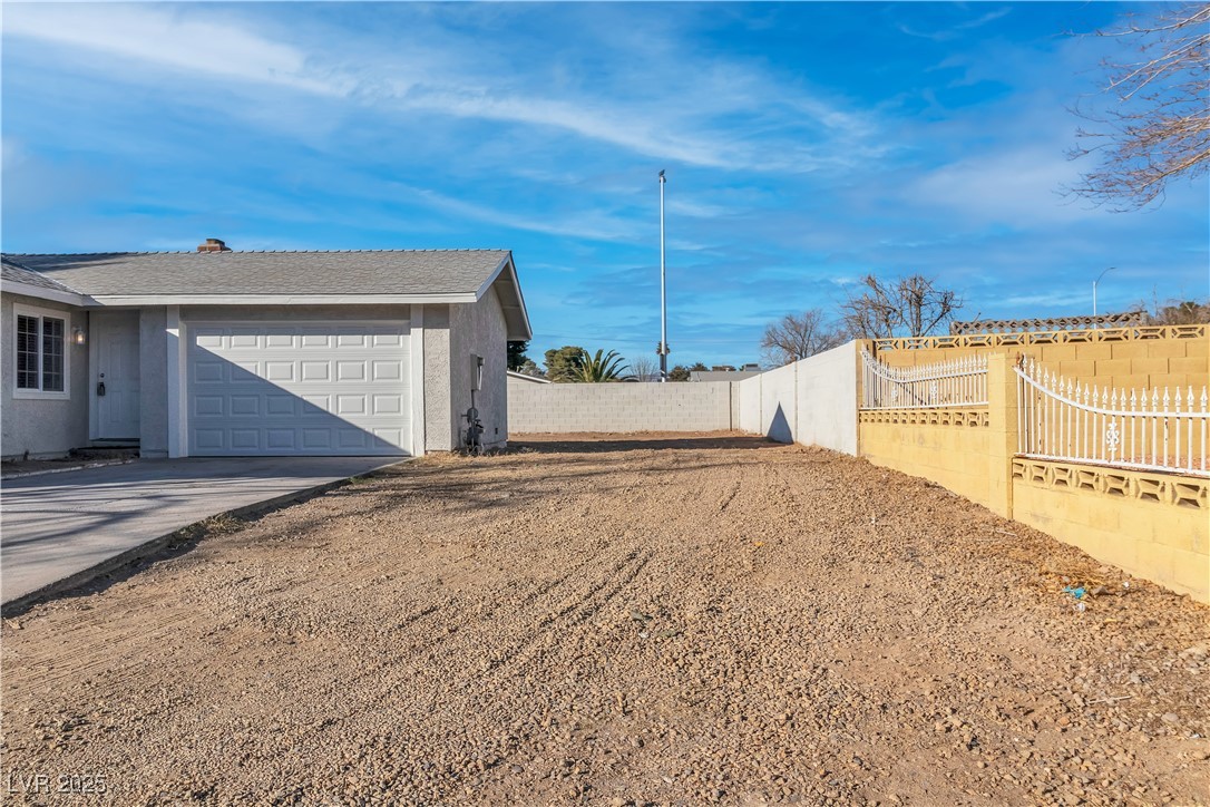 5450 Black Rock Way Property Photo 3