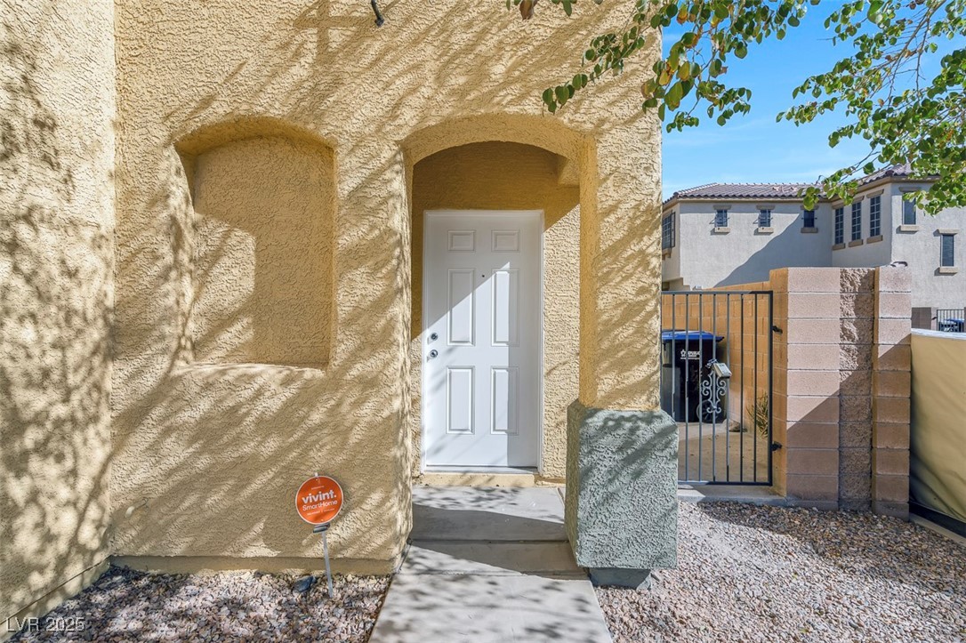 648 Sumatra Place Property Photo 3