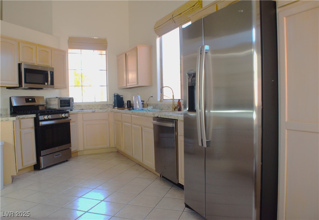 7515 Splashing Rock Drive Property Photo 12