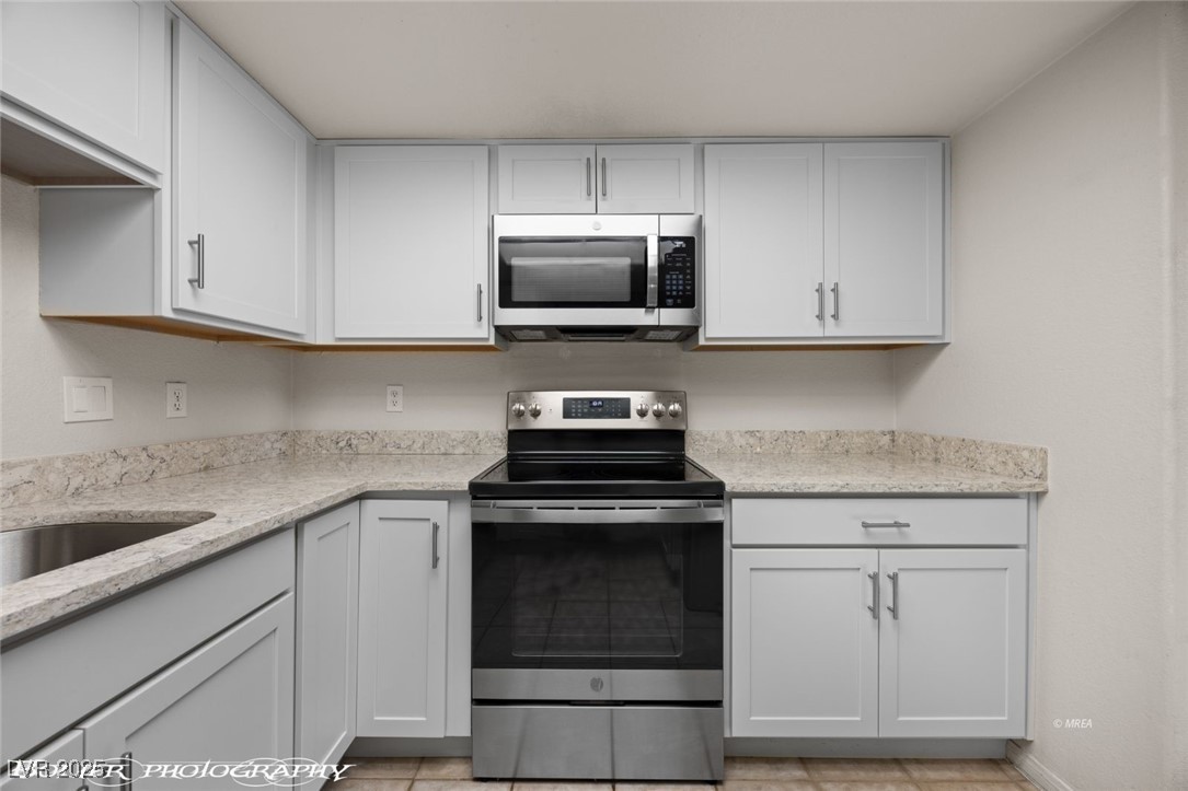 378 Colleen Court G Property Photo 17