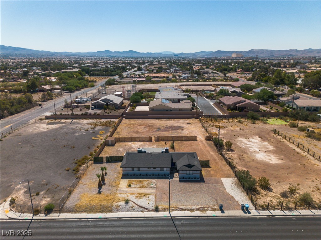 185 East Windmill Lane Property Photo 4