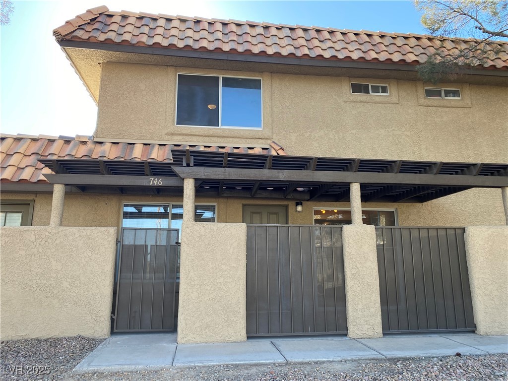 746 Nectarine Court Property Photo 2