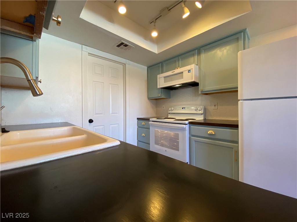 746 Nectarine Court Property Photo 4