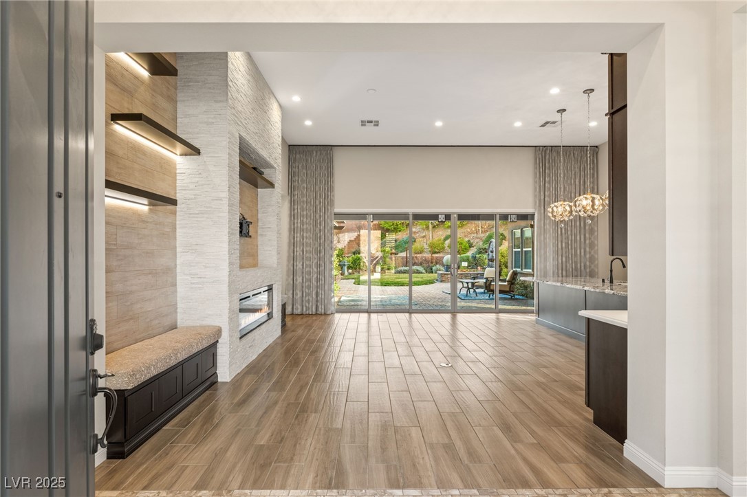10179 Emerald Sunset Court Property Photo 3