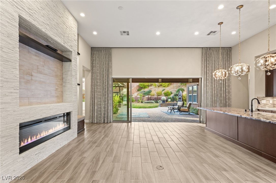 10179 Emerald Sunset Court Property Photo 4